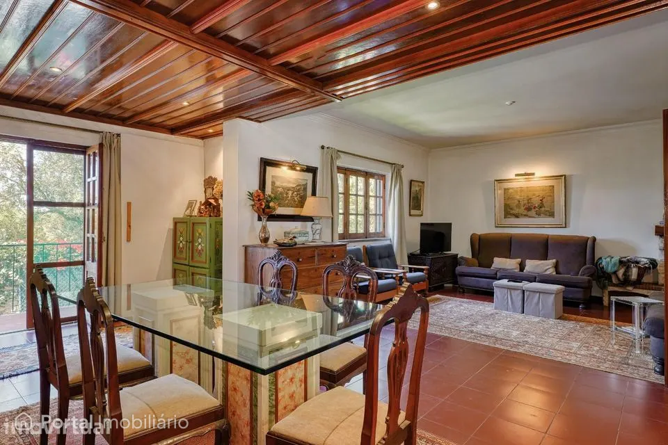 Moradia T4 em Nafarros, com vista sobre Sintra e jardim envolvente