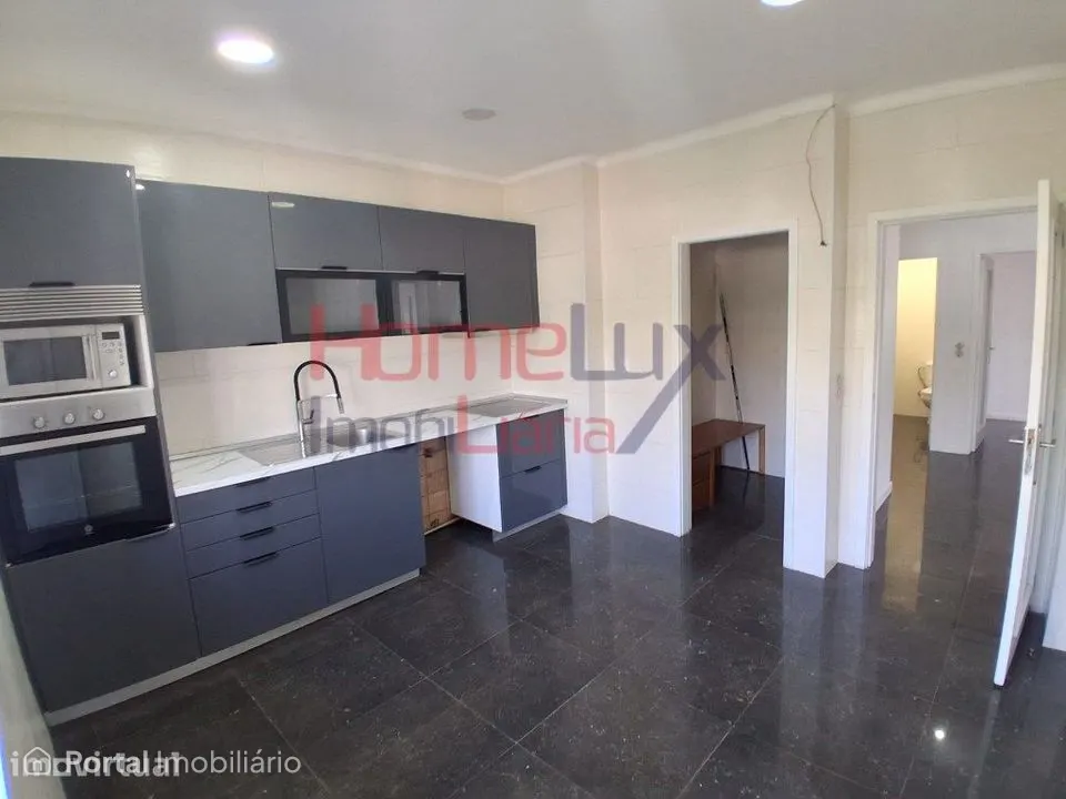 Apartamento T3 com 3 frentes e lugar de garagem, Fânzeres, Gondomar