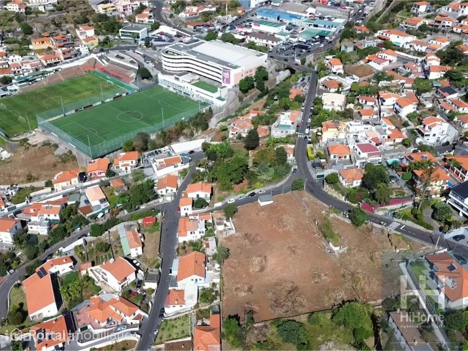 Terreno com 6.090 m² no Funchal, com excelente vista mar e cidade
