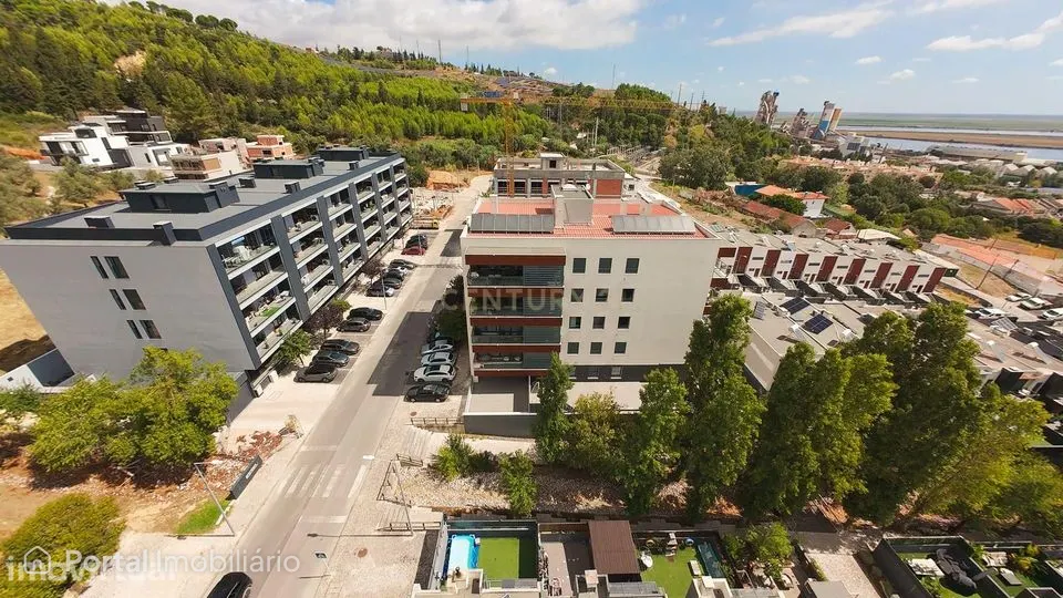 Apartamento T3 com estacionamento e vista desafogada sobre o rio | Sob