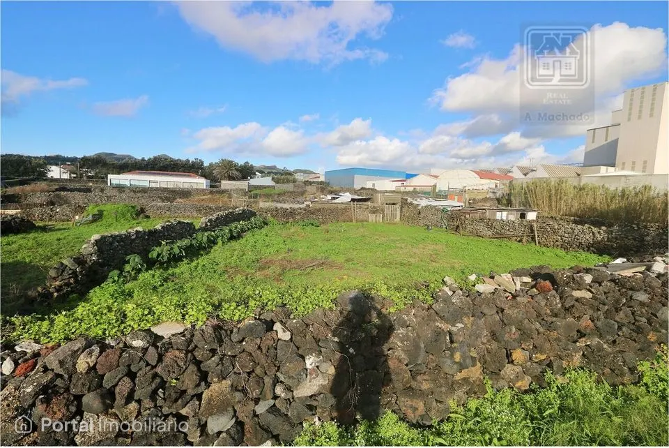 Terreno rústico com 1.560m² de área total
