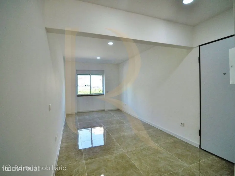 Apartamento T2 Totalmente remodelado em Almada