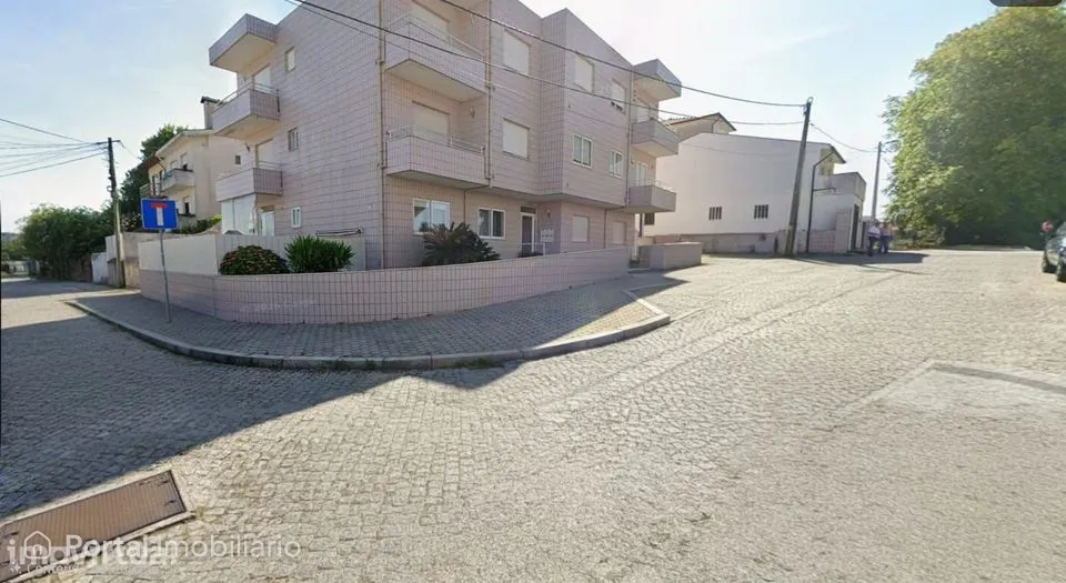Terreno em loteamento para moradia 2 pisos em Valadares