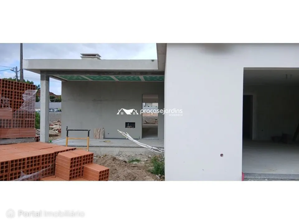 Moradia Isolada Nova e Sofisticada em Ortigosa, Leiria