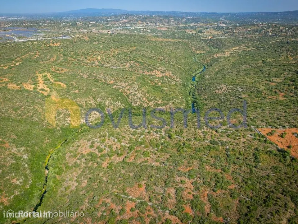 Terreno Rústico com 4.080 m² e Vista Desafogada no Malhão, Paderne