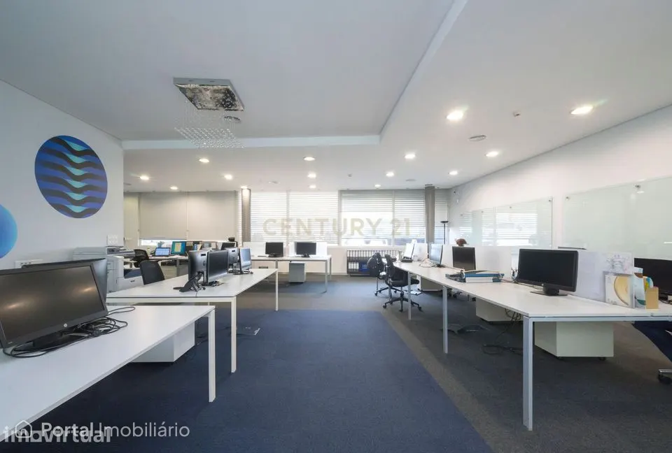 Edifício de Escritórios de 645m2 com Estacionamento