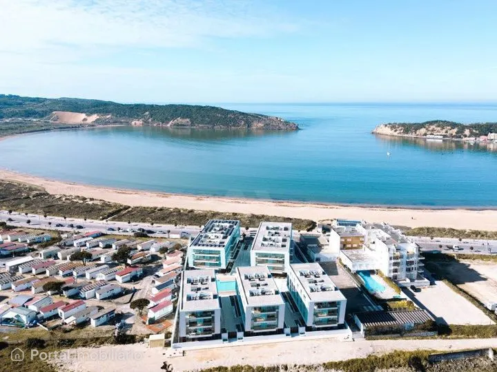 Apartamento T3 com vista desafogada sobre o mar