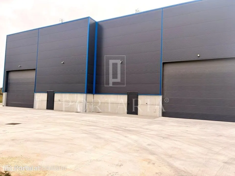 Armazém novo na Zona Industrial de Aveiro