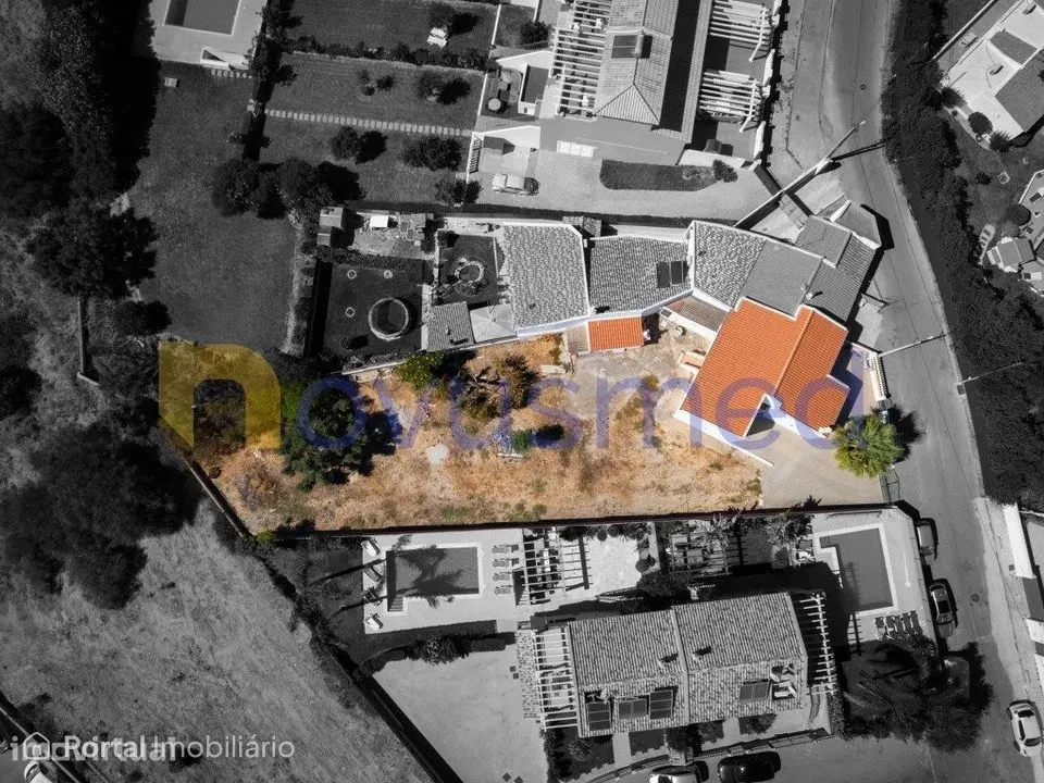 Moradia térrea geminada com 2 quartos, com terreno, em Albufeira