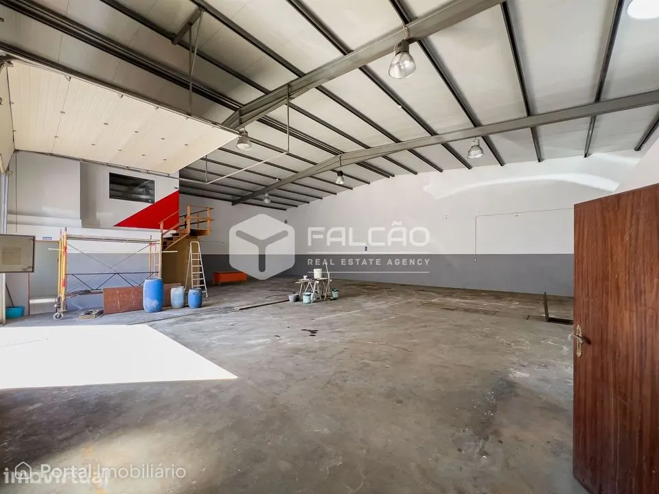 Warehouse for sale in Santarém