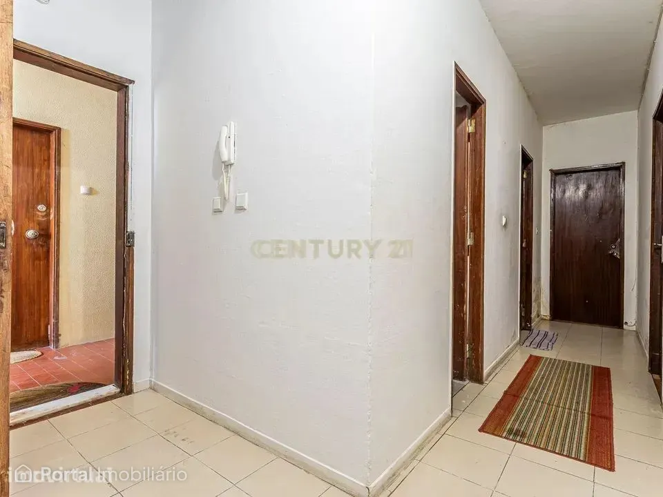 Apartamento T3 em bairro residencial de Setúbal